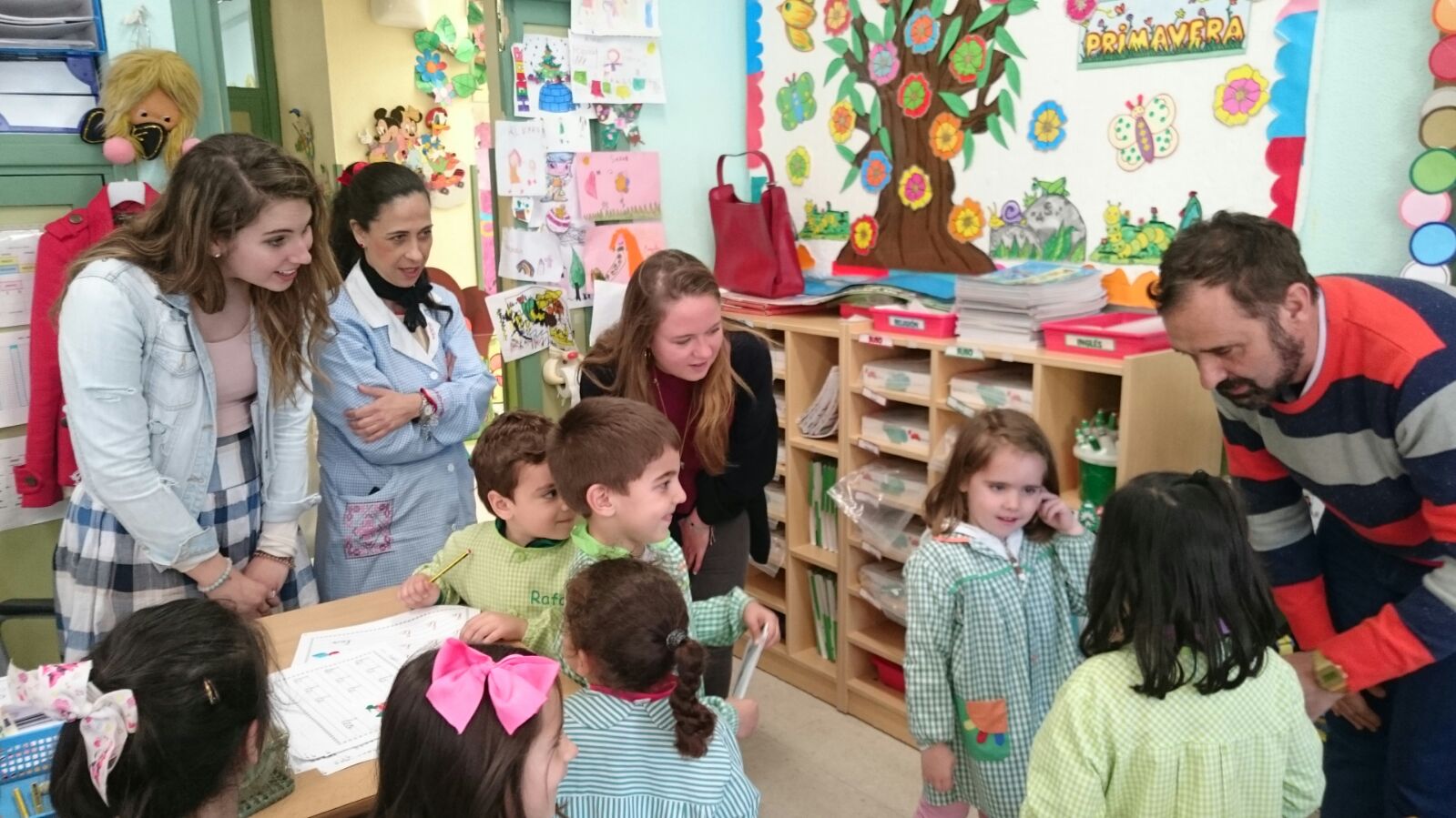 VISITA DE DOS CHICAS NATIVAS DE ESTADOS UNIDOS | CEIP Juan de Yepes, Yepes  (Toledo)